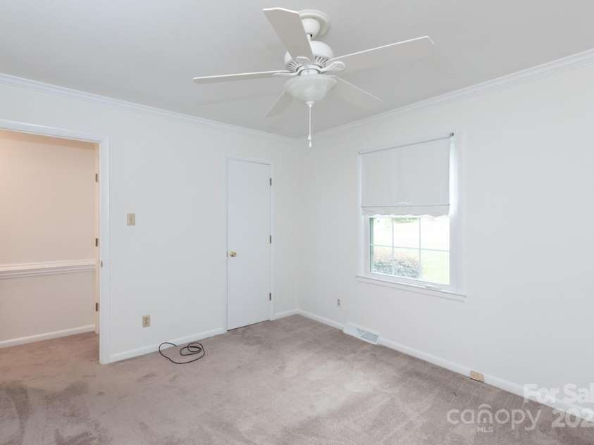 5727 Faulconbridge Road, Charlotte, NC 28227.  MLS# CAR4273885, YatesRealty ID 24716. 