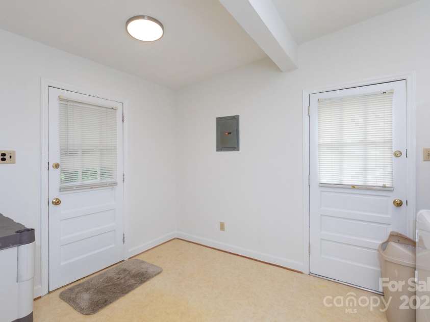 5727 Faulconbridge Road, Charlotte, NC 28227.  MLS# CAR4273885, YatesRealty ID 24716. 