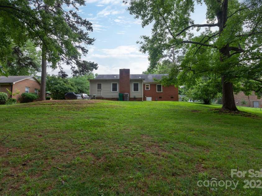 5727 Faulconbridge Road, Charlotte, NC 28227.  MLS# CAR4273885, YatesRealty ID 24716. 