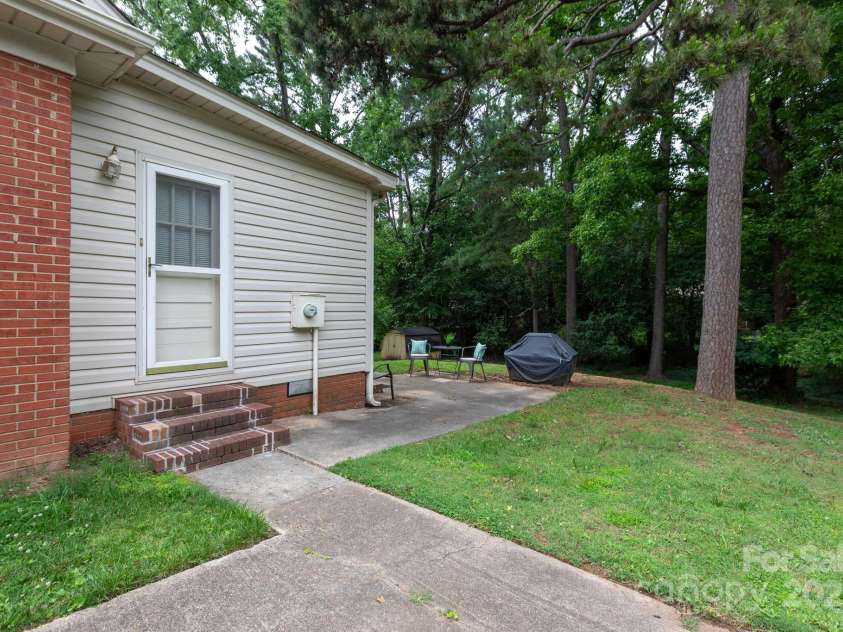 5727 Faulconbridge Road, Charlotte, NC 28227.  MLS# CAR4273885, YatesRealty ID 24716. 