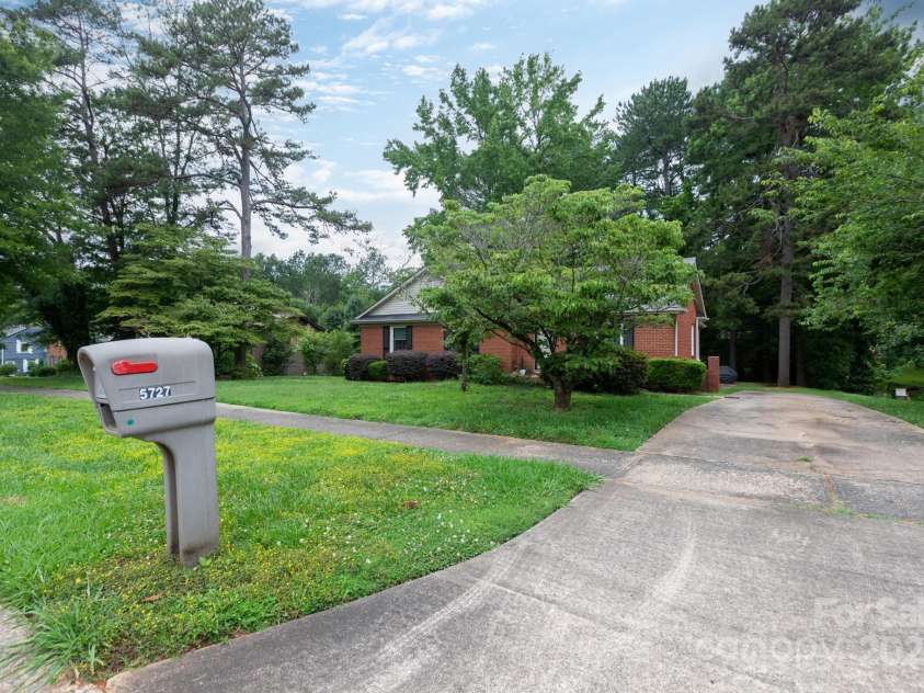 5727 Faulconbridge Road, Charlotte, NC 28227.  MLS# CAR4273885, YatesRealty ID 24716. 