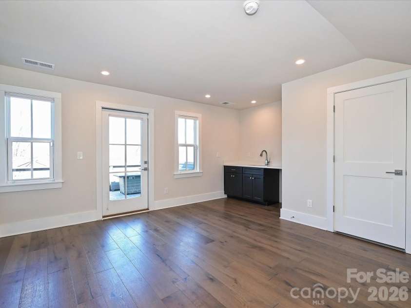 2428 Runnymede Lane, Charlotte, NC 28209.  MLS# CAR4342917, YatesRealty ID 24717. 4th floor flex space for entertaining or office
