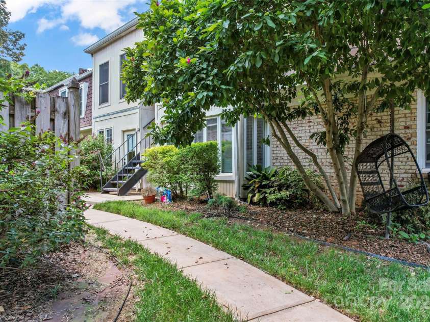 3520 Colony Road, Charlotte, NC 28211.  MLS# CAR4264830, YatesRealty ID 24717. Common back area