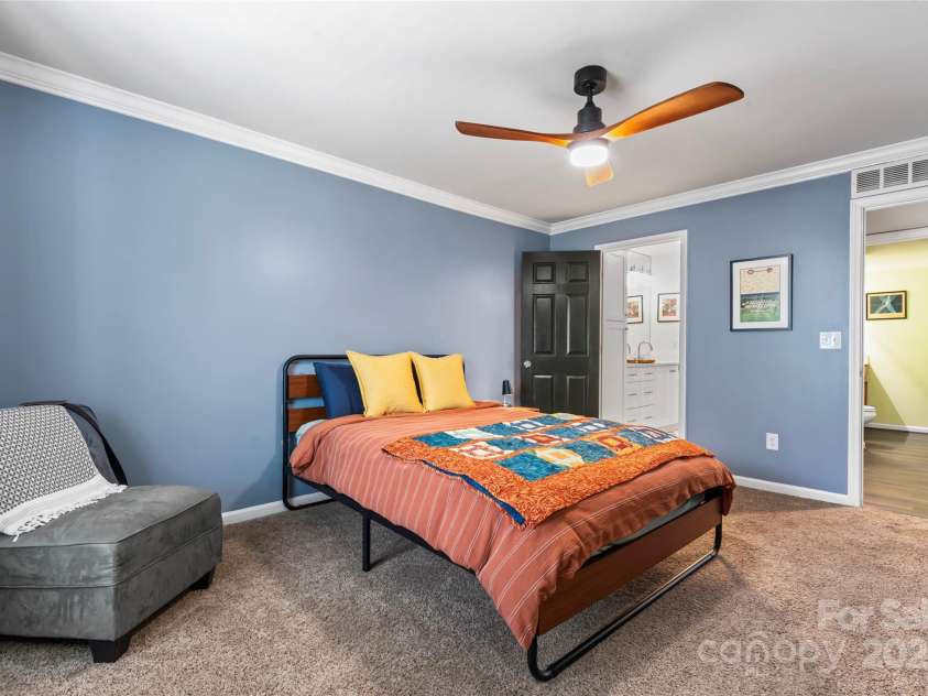 3520 Colony Road, Charlotte, NC 28211.  MLS# CAR4264830, YatesRealty ID 24717. Primary Bedroom