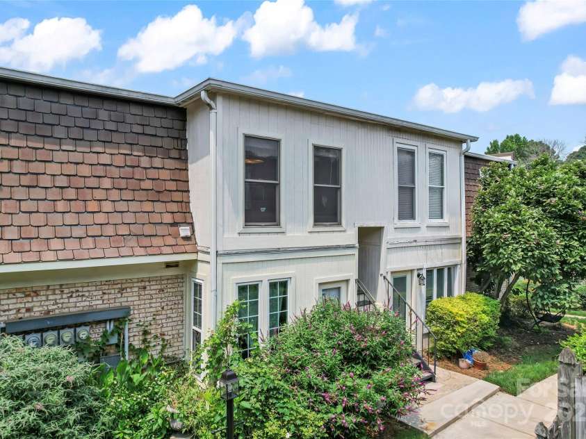 3520 Colony Road, Charlotte, NC 28211.  MLS# CAR4264830, YatesRealty ID 24717. View of common back area