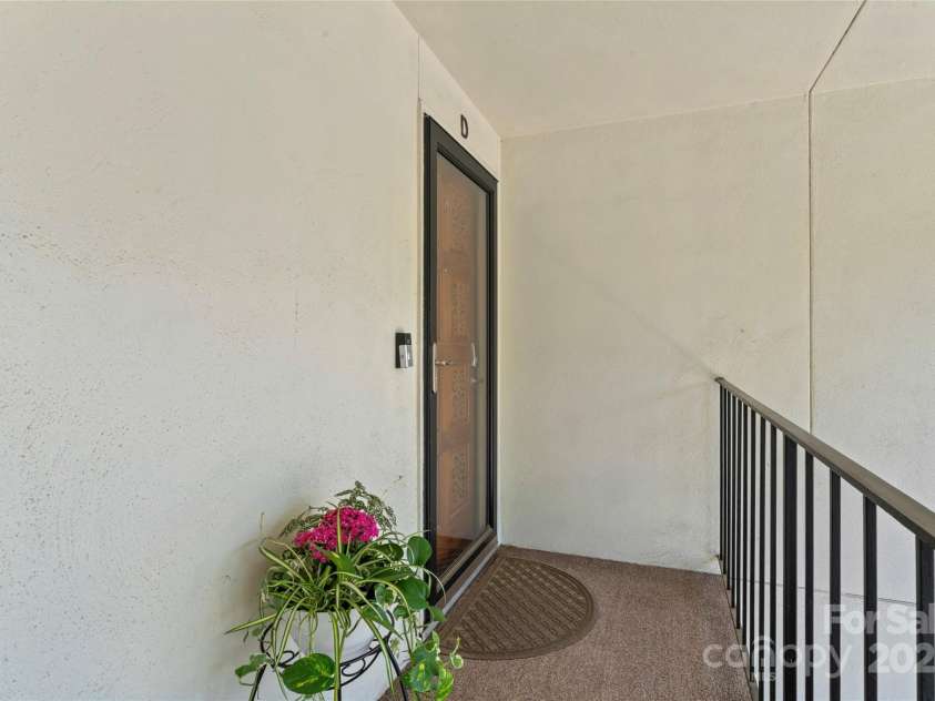 3520 Colony Road, Charlotte, NC 28211.  MLS# CAR4264830, YatesRealty ID 24717. Welcoming entry!
