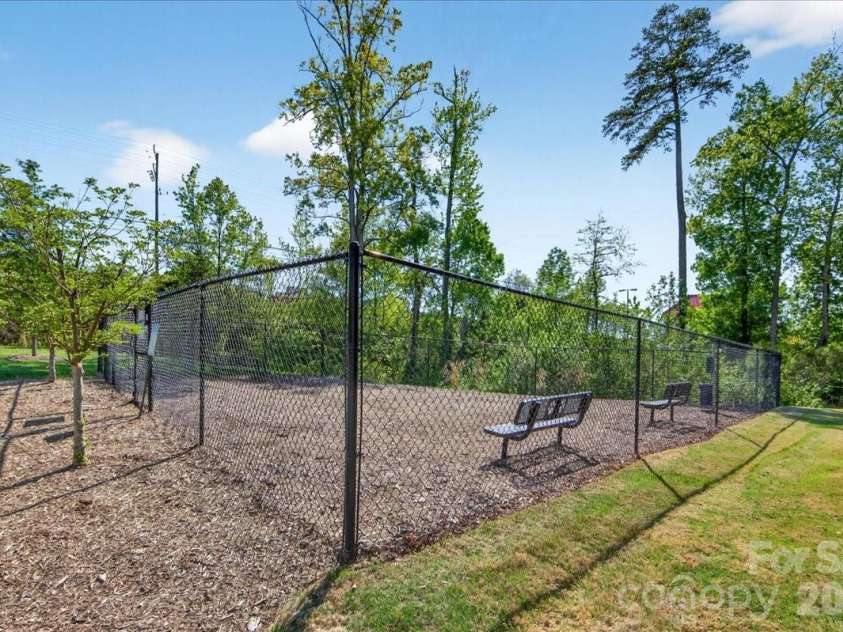 10436 Glenmere Creek Circle, Charlotte, NC 28262.  MLS# CAR4369071, YatesRealty ID 24718. Dog Park