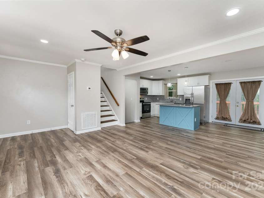611 King Arthur Drive, Gastonia, NC 28056.  MLS# CAR4276530, YatesRealty ID 24718. 