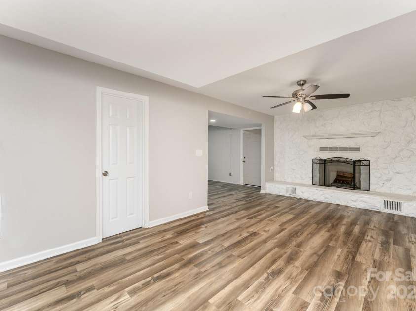 611 King Arthur Drive, Gastonia, NC 28056.  MLS# CAR4276530, YatesRealty ID 24718. 