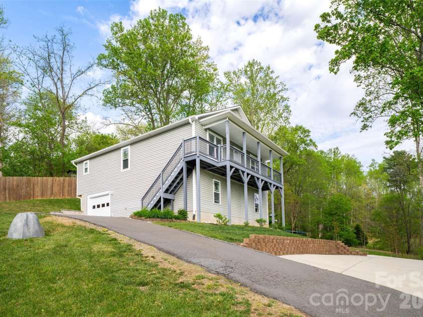 16 DanielBrooke Drive, Asheville, NC 28806.  MLS# CAR4371229, YatesRealty ID 24719. 