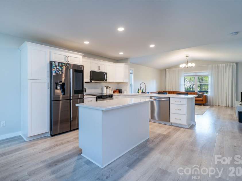 16 DanielBrooke Drive, Asheville, NC 28806.  MLS# CAR4371229, YatesRealty ID 24719. 