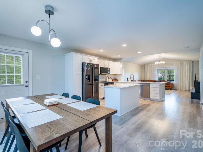 16 DanielBrooke Drive, Asheville, NC 28806.  MLS# CAR4371229, YatesRealty ID 24719. 