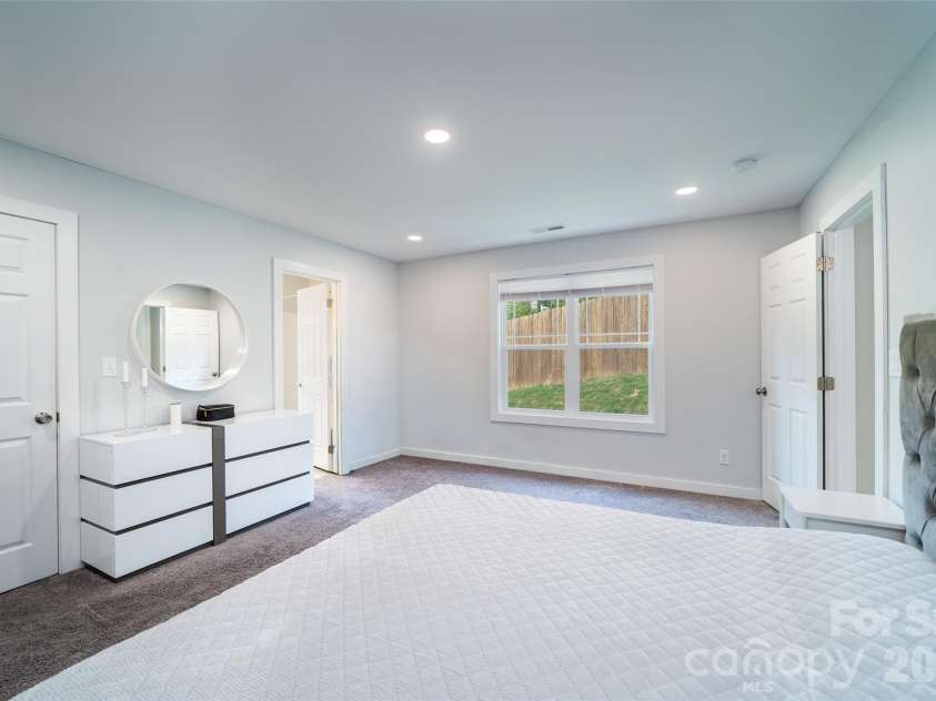 16 DanielBrooke Drive, Asheville, NC 28806.  MLS# CAR4371229, YatesRealty ID 24719. 