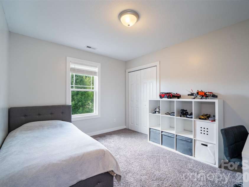 16 DanielBrooke Drive, Asheville, NC 28806.  MLS# CAR4371229, YatesRealty ID 24719. 