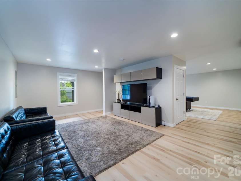 16 DanielBrooke Drive, Asheville, NC 28806.  MLS# CAR4371229, YatesRealty ID 24719. 