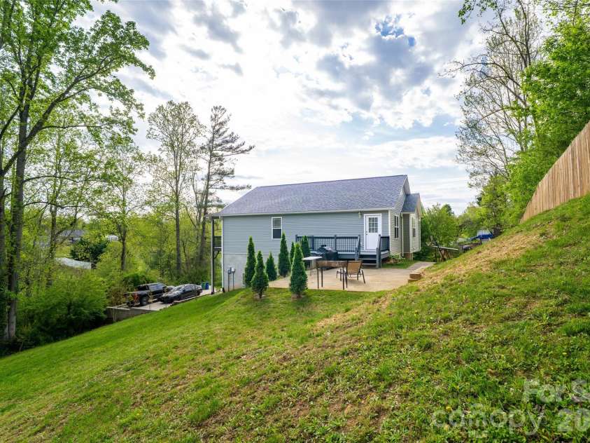 16 DanielBrooke Drive, Asheville, NC 28806.  MLS# CAR4371229, YatesRealty ID 24719. 