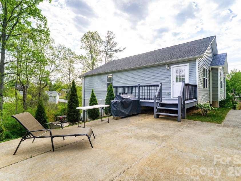 16 DanielBrooke Drive, Asheville, NC 28806.  MLS# CAR4371229, YatesRealty ID 24719. 