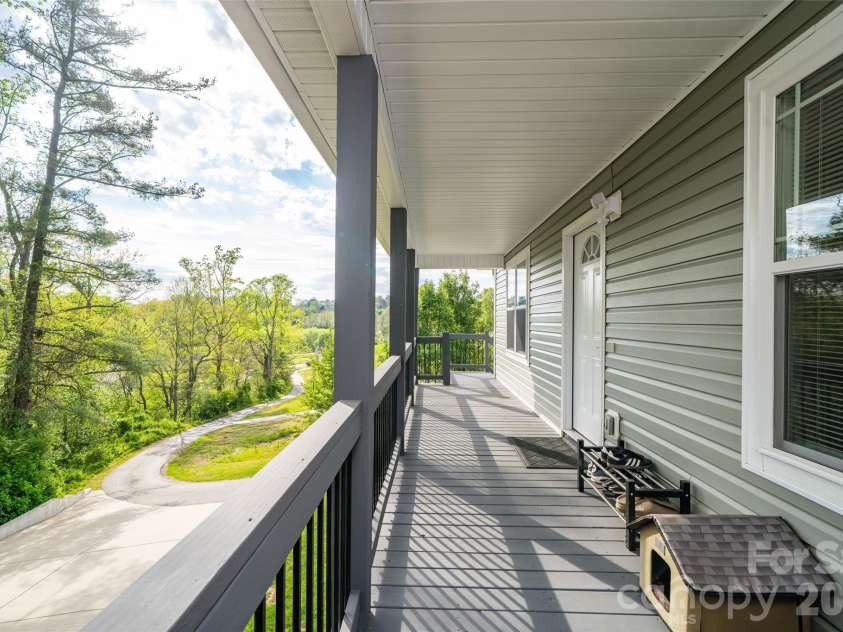 16 DanielBrooke Drive, Asheville, NC 28806.  MLS# CAR4371229, YatesRealty ID 24719. 