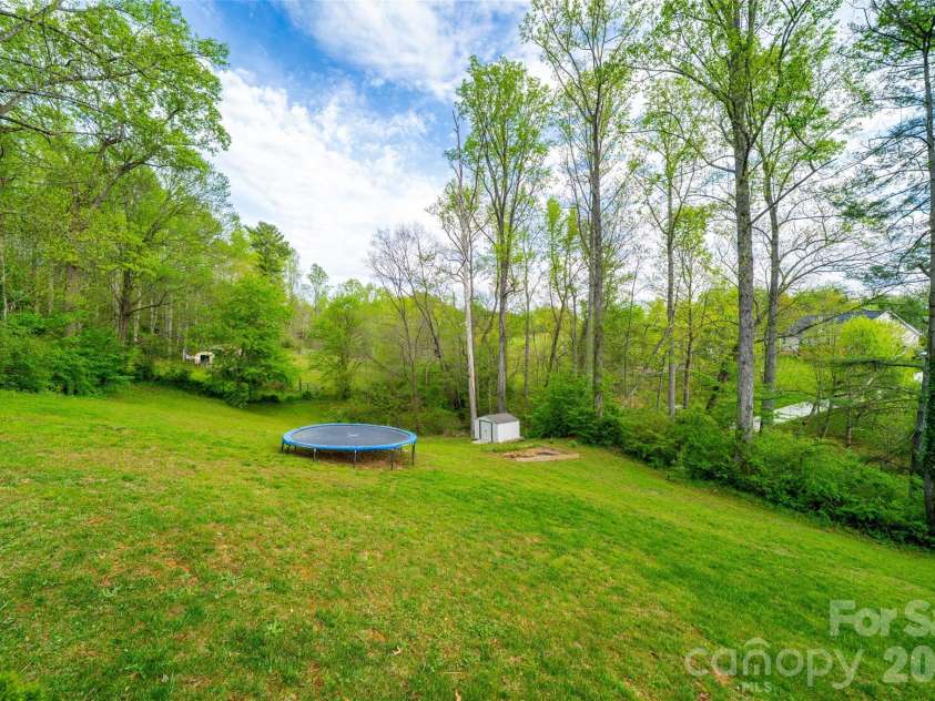 16 DanielBrooke Drive, Asheville, NC 28806.  MLS# CAR4371229, YatesRealty ID 24719. 