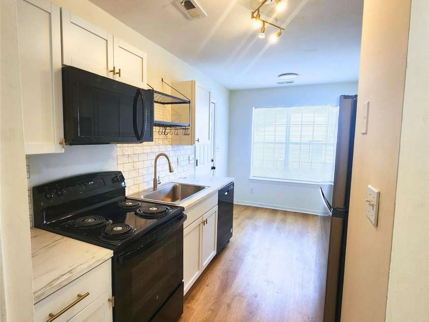 3106 Faircroft Way, Monroe, NC 28110.  MLS# CAR4273527, YatesRealty ID 24719. Beautiful White Shaker Cabinets