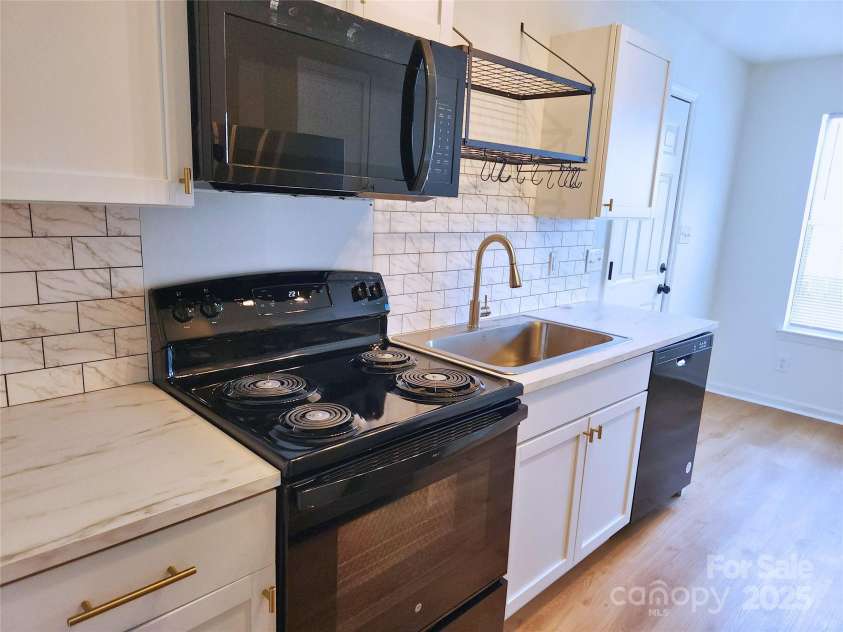 3106 Faircroft Way, Monroe, NC 28110.  MLS# CAR4273527, YatesRealty ID 24719. Stylish Black Appliances