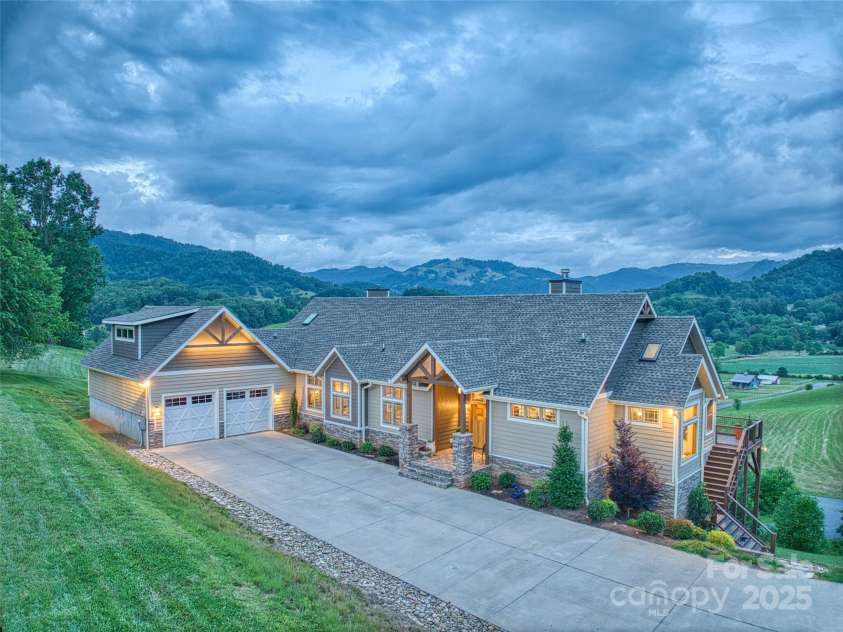 164 Flowing Hills Drive, Clyde, NC 28721.  MLS# CAR4277265, YatesRealty ID 24720. 