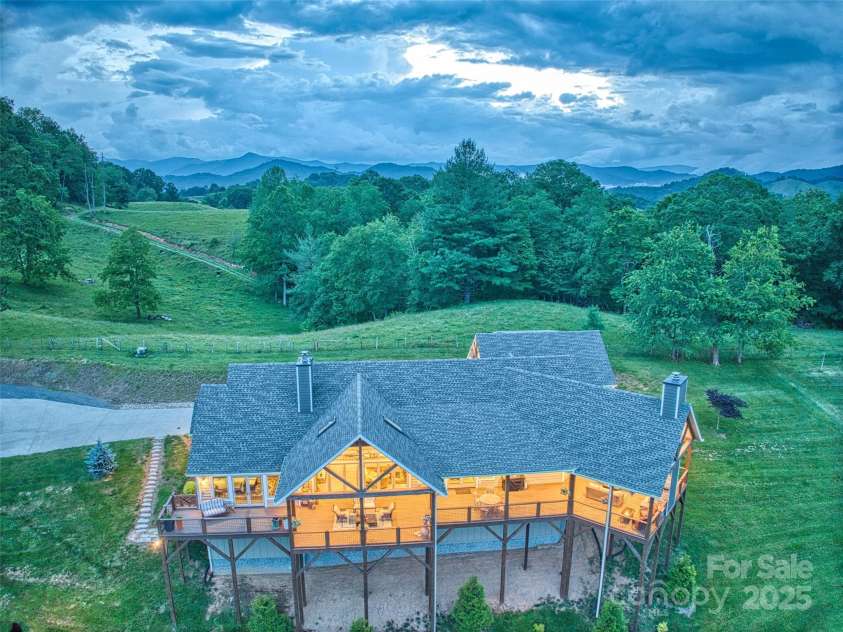 164 Flowing Hills Drive, Clyde, NC 28721.  MLS# CAR4277265, YatesRealty ID 24720. 