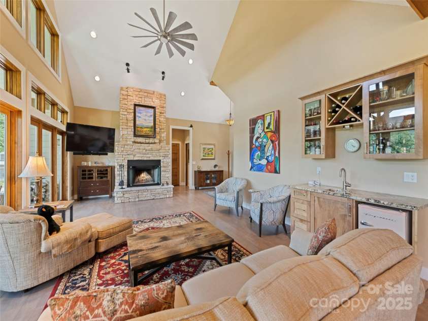 164 Flowing Hills Drive, Clyde, NC 28721.  MLS# CAR4277265, YatesRealty ID 24720. 