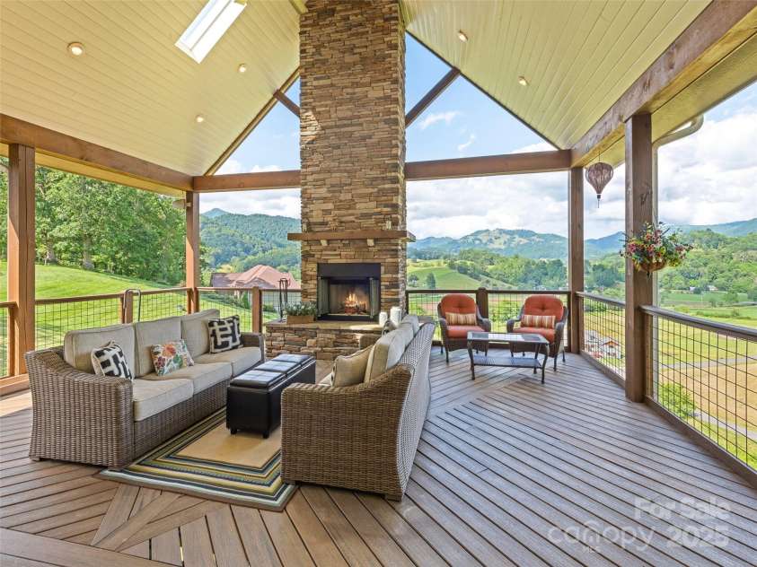 164 Flowing Hills Drive, Clyde, NC 28721.  MLS# CAR4277265, YatesRealty ID 24720. 