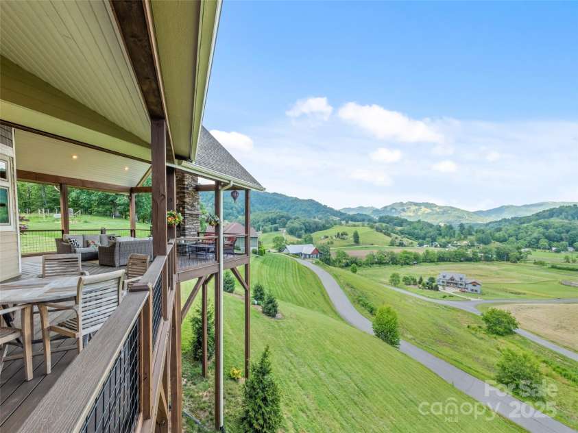 164 Flowing Hills Drive, Clyde, NC 28721.  MLS# CAR4277265, YatesRealty ID 24720. 