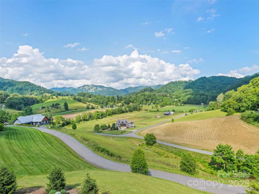 164 Flowing Hills Drive, Clyde, NC 28721.  MLS# CAR4277265, YatesRealty ID 24720. 