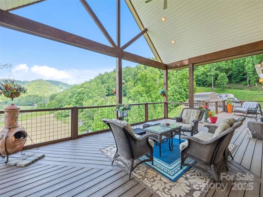 164 Flowing Hills Drive, Clyde, NC 28721.  MLS# CAR4277265, YatesRealty ID 24720. 