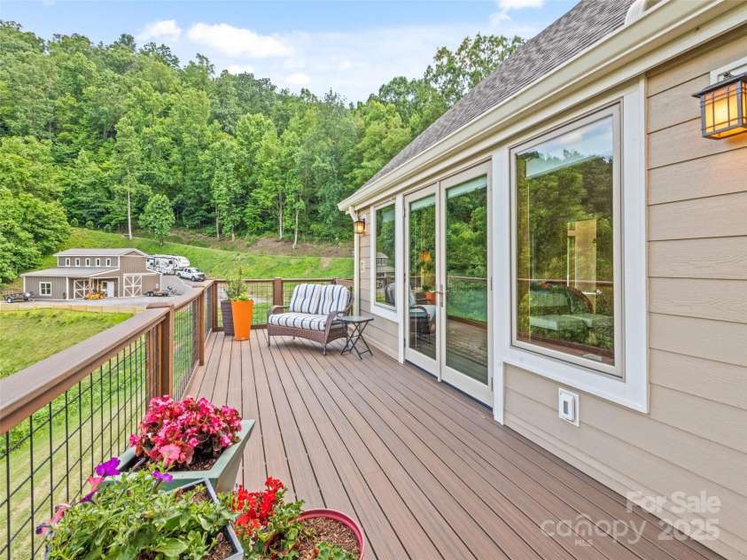 164 Flowing Hills Drive, Clyde, NC 28721.  MLS# CAR4277265, YatesRealty ID 24720. 