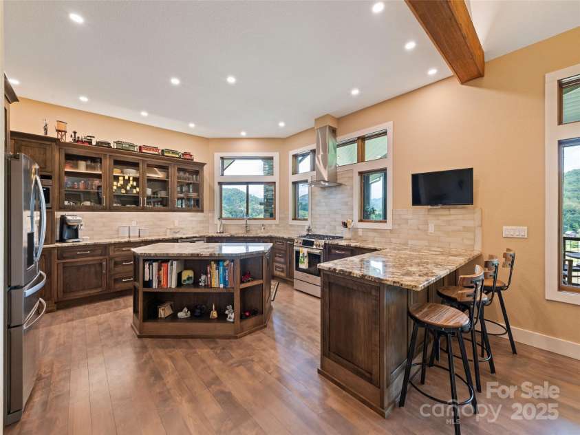 164 Flowing Hills Drive, Clyde, NC 28721.  MLS# CAR4277265, YatesRealty ID 24720. 