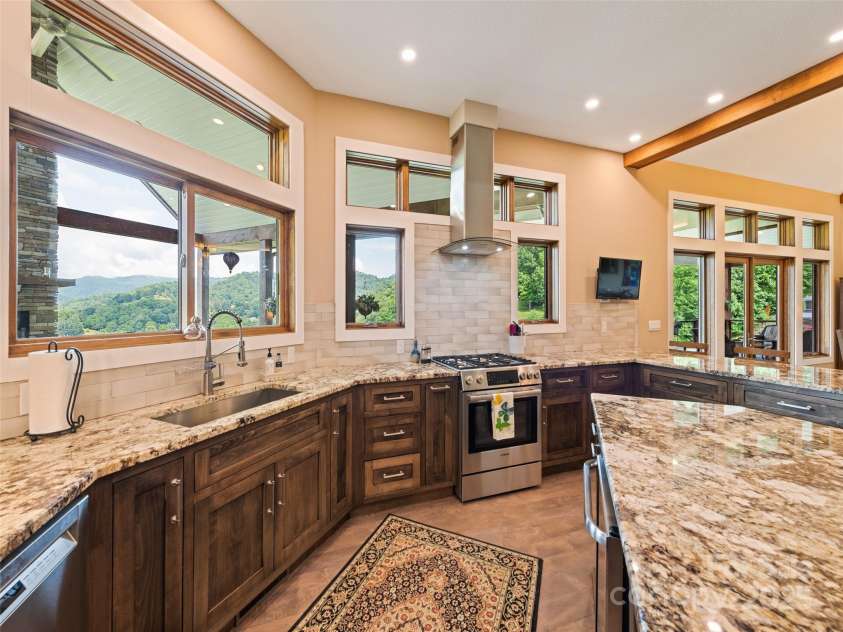 164 Flowing Hills Drive, Clyde, NC 28721.  MLS# CAR4277265, YatesRealty ID 24720. 