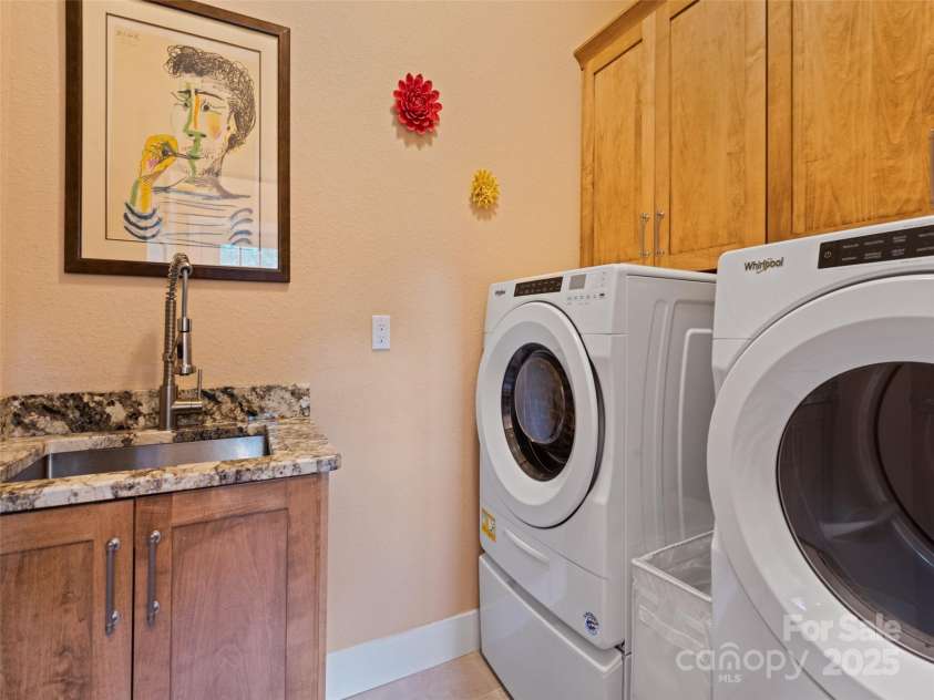 164 Flowing Hills Drive, Clyde, NC 28721.  MLS# CAR4277265, YatesRealty ID 24720. 