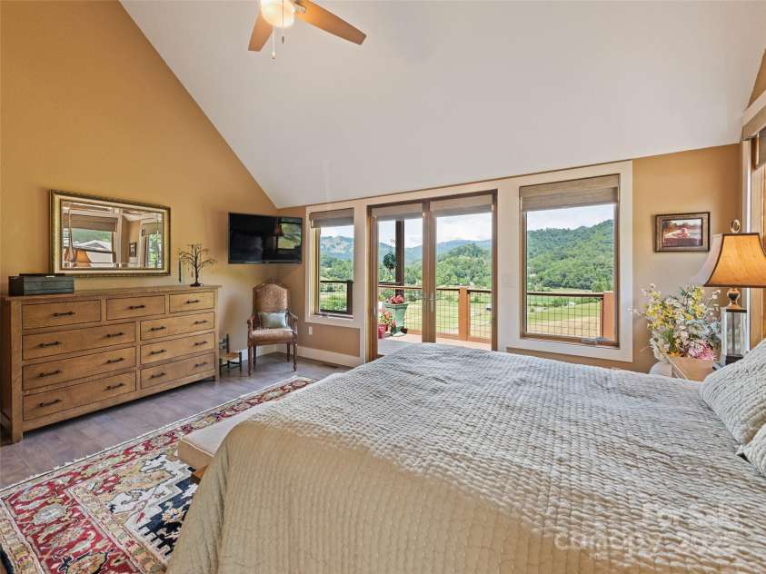 164 Flowing Hills Drive, Clyde, NC 28721.  MLS# CAR4277265, YatesRealty ID 24720. 