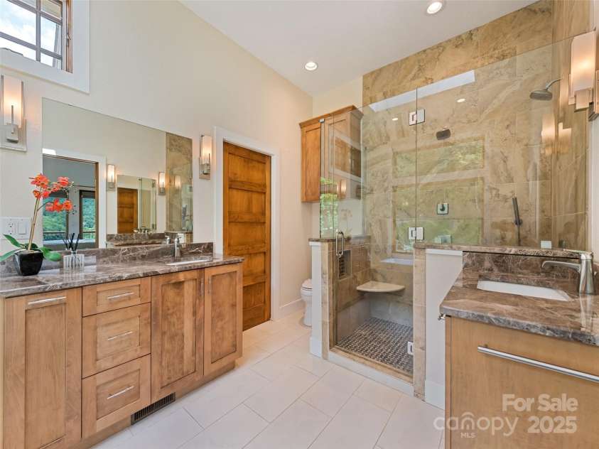 164 Flowing Hills Drive, Clyde, NC 28721.  MLS# CAR4277265, YatesRealty ID 24720. 