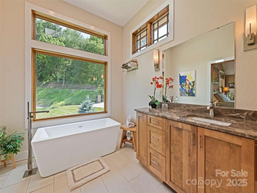 164 Flowing Hills Drive, Clyde, NC 28721.  MLS# CAR4277265, YatesRealty ID 24720. 