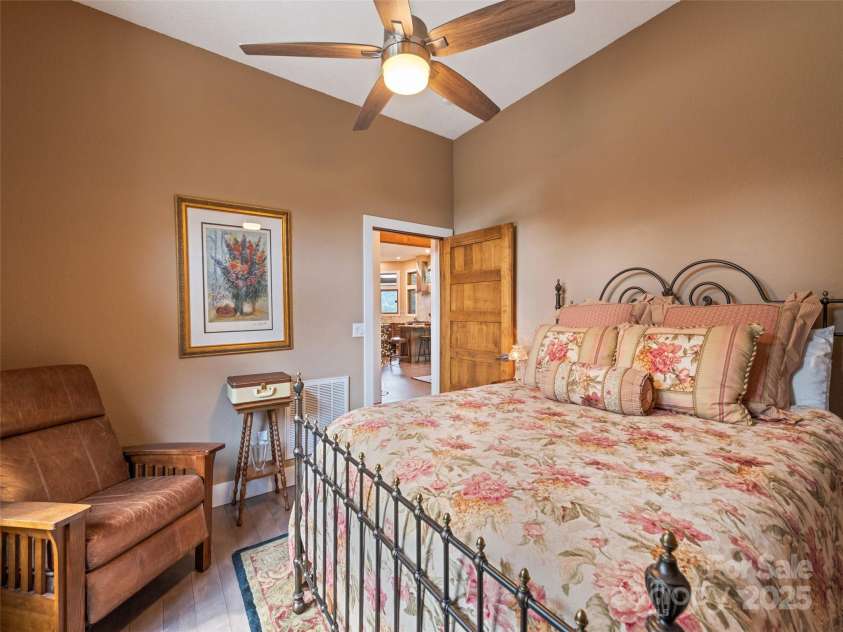 164 Flowing Hills Drive, Clyde, NC 28721.  MLS# CAR4277265, YatesRealty ID 24720. 