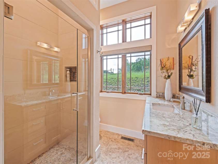 164 Flowing Hills Drive, Clyde, NC 28721.  MLS# CAR4277265, YatesRealty ID 24720. 