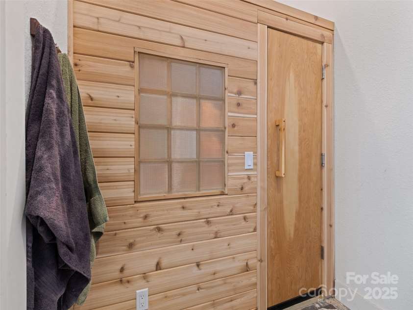 164 Flowing Hills Drive, Clyde, NC 28721.  MLS# CAR4277265, YatesRealty ID 24720. 