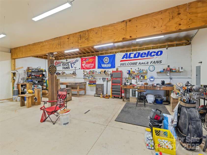 164 Flowing Hills Drive, Clyde, NC 28721.  MLS# CAR4277265, YatesRealty ID 24720. 