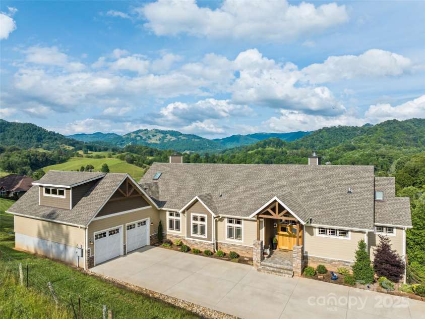 164 Flowing Hills Drive, Clyde, NC 28721.  MLS# CAR4277265, YatesRealty ID 24720. 