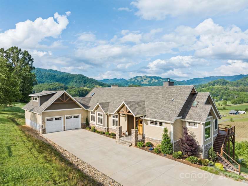 164 Flowing Hills Drive, Clyde, NC 28721.  MLS# CAR4277265, YatesRealty ID 24720. 