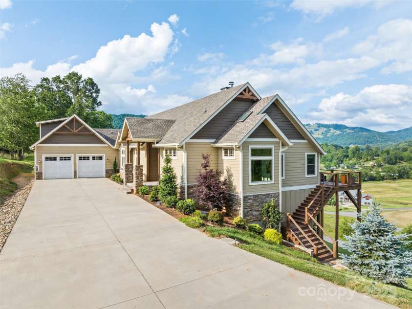 164 Flowing Hills Drive, Clyde, NC 28721.  MLS# CAR4277265, YatesRealty ID 24720. 