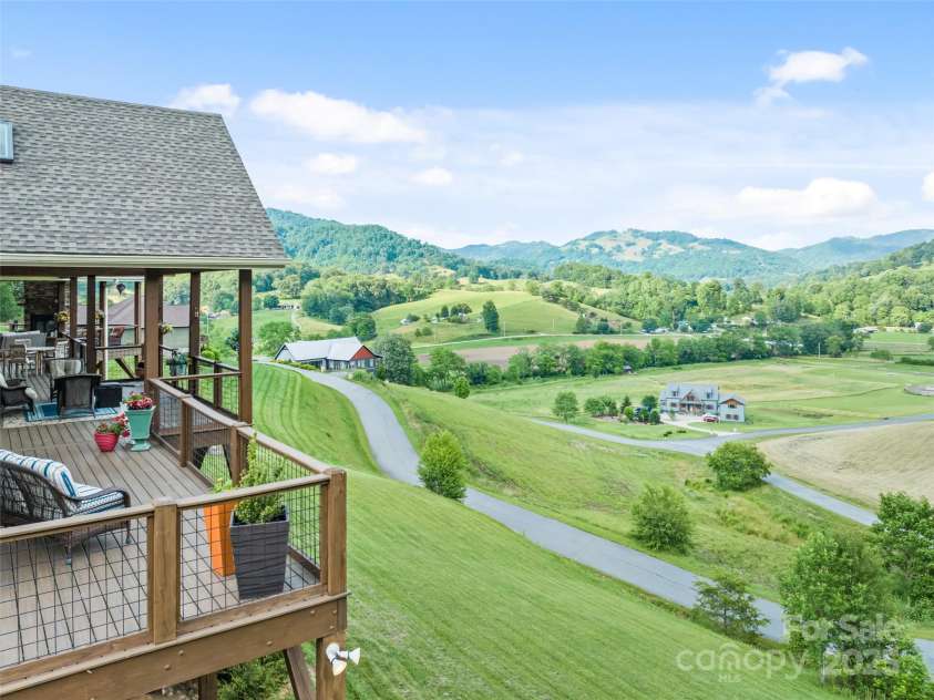 164 Flowing Hills Drive, Clyde, NC 28721.  MLS# CAR4277265, YatesRealty ID 24720. 