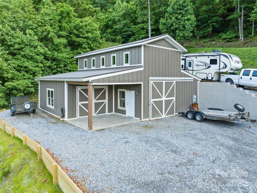 164 Flowing Hills Drive, Clyde, NC 28721.  MLS# CAR4277265, YatesRealty ID 24720. 