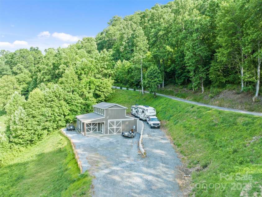 164 Flowing Hills Drive, Clyde, NC 28721.  MLS# CAR4277265, YatesRealty ID 24720. 