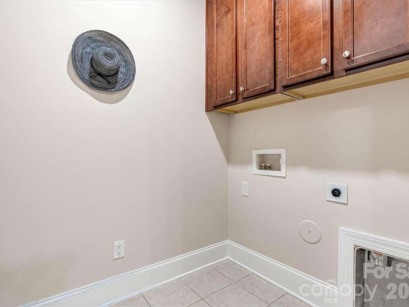 8306 Festival Way, Charlotte, NC 28215.  MLS# CAR4379214, YatesRealty ID 24720. 